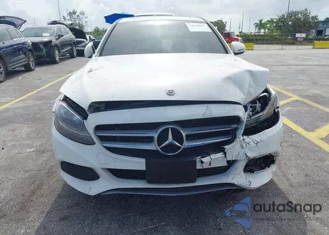 2018 Mercedes-Benz C 300 4Matic из США, поврежденный, VIN 55SWF4KB0JU241962